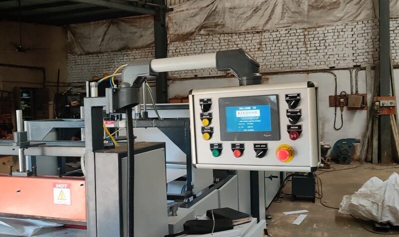 HMI cabinet support system with mounted enclosure and swing arm structure