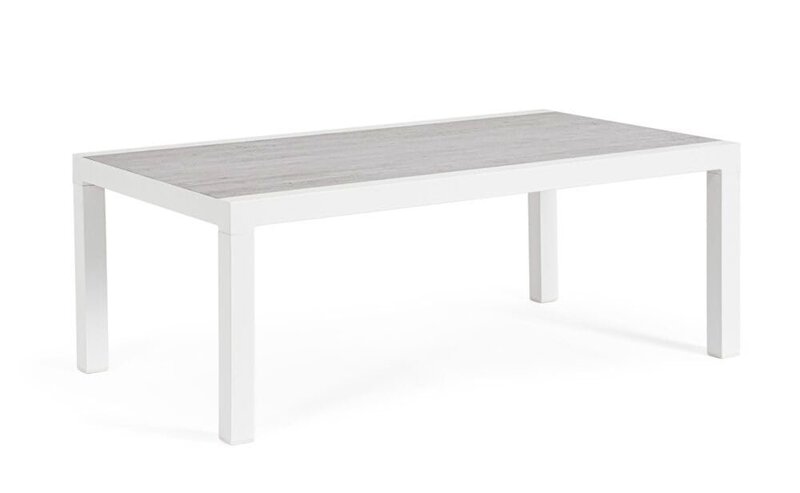 Testo alternativo: Tavolo da cucina o soggiorno con struttura bianca e top in legno naturale, design elegante e funzionale.