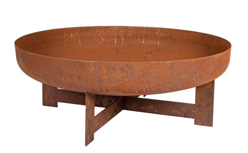 Tavolo in pietra corten, design per esterni, arredo giardino resistente e di tendenza.