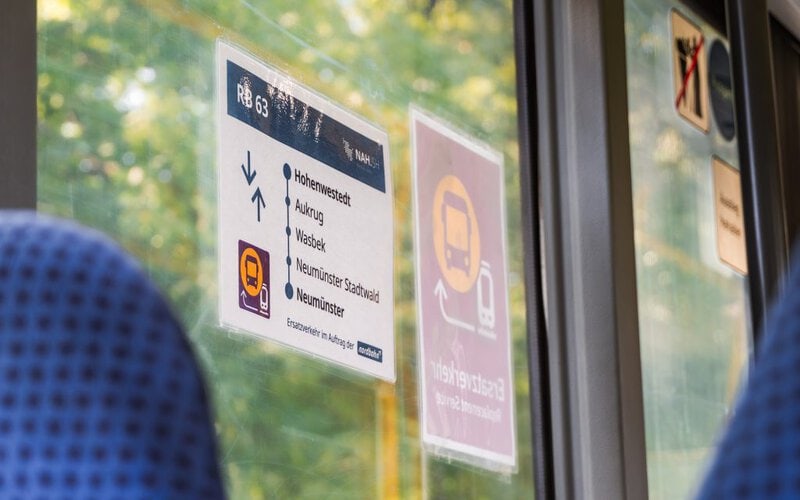 Fahrgastinformation im Bus der Ambos GmbH.