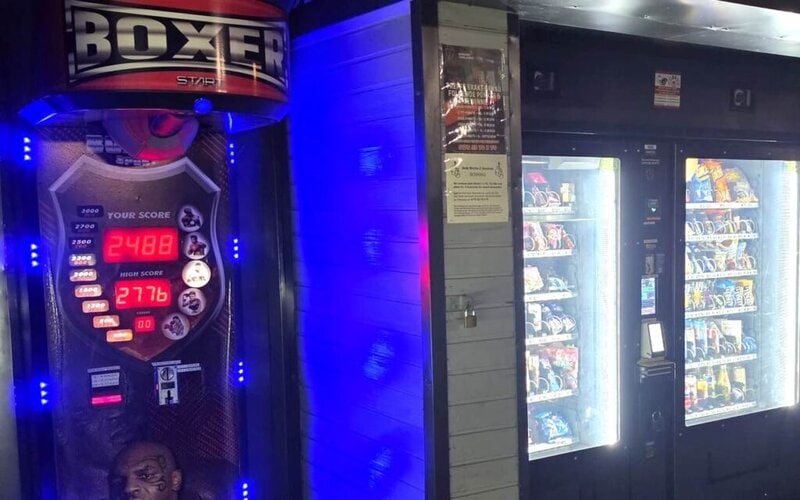 Boxautomat und Snack Automat Street Dealer