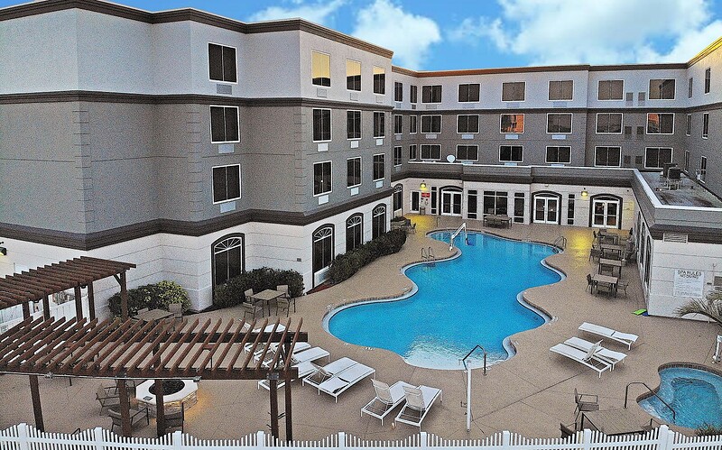 Country Inn & Suites by Radisson Port Canaveral pool, 1 mile to cruise terminal
