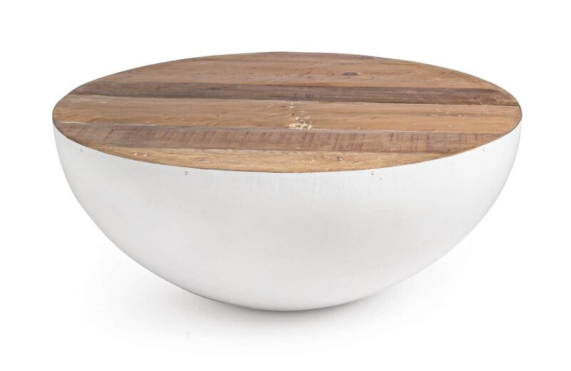 Tavolino moderno con base bianca e piano in legno, perfetto per arredo living elegante e funzionale.