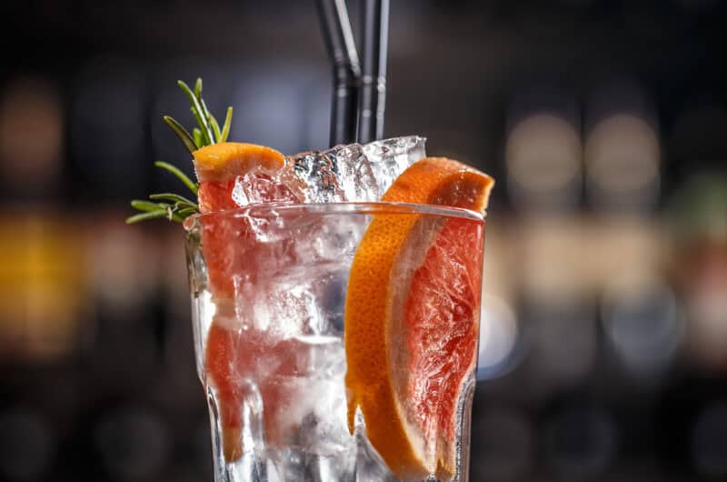 Grapefruit and rosemary spritzer cocktail