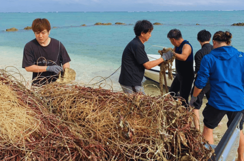 海中から漁具回収風景