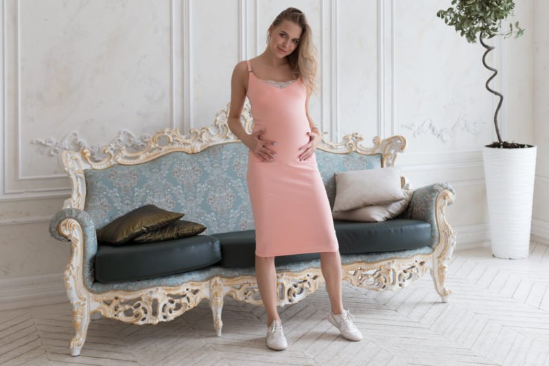 10 идеальных платьев на лето для будущих и кормящих мам