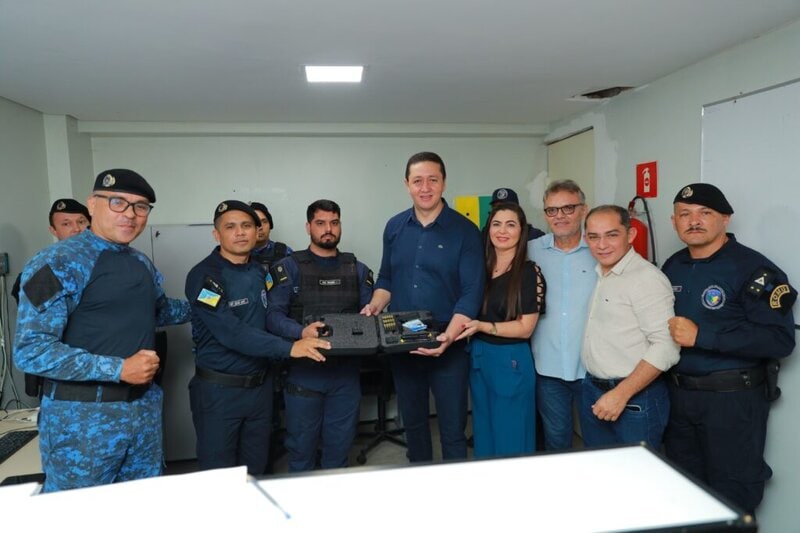 Prefeitura de Juazeiro começa a entregar portes funcionais e armas para GCM 2 IMG 20250106 WA0015