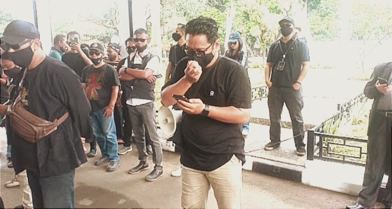 Aktor Pemukul Terhadap Jurnalis Belum Terungkap, Ratusan Jurnalis dari Berbagai Media Gelar Unjuk Rasa