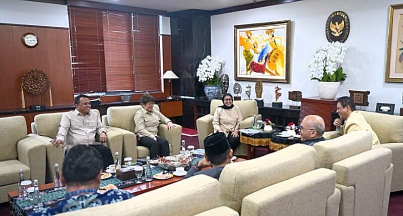 Kepala Badan Gizi Nasional, Nanik S. Deyang, bersama dua Wakil Kepala Badan Gizi Nasional, Agustina Arumsari dan Mayjen Trenggono, menggelar pertemuan dengan Menteri Keuangan Purbaya Yudhi Sadewa di Kantor Kementerian Keuangan, Jakarta. 