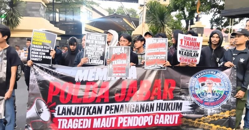 Aliansi mahasiswa Jabar tagih kepastian hukum kasus tragedi pendopo Garut. 
