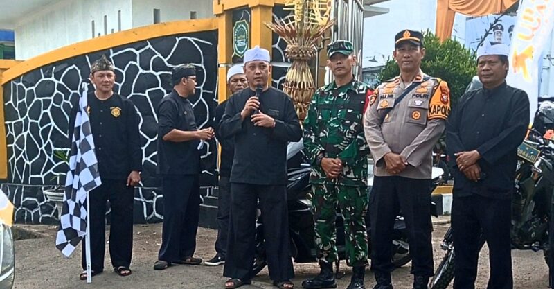 Kirab pataka dimulai dari halaman Kantor Kecamatan Tanjungsiang dan menyusuri seluruh desa di wilayah kecamatan. 