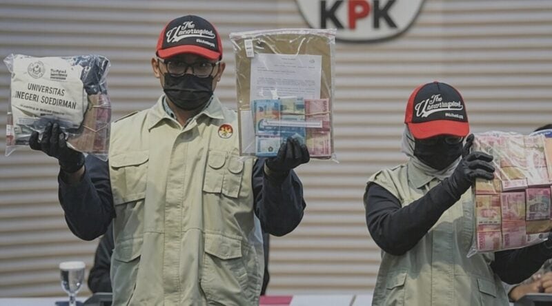 KPK menemukan dugaan bahwa harga kursi mahasiswa baru Unsoed bervariasi. Nilainya mulai dari Rp50 juta hingga sekitar Rp500 juta per orang.