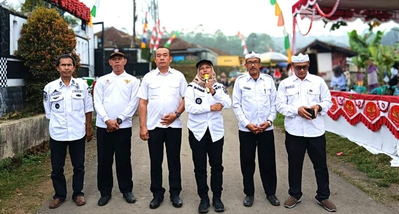 Camat Cisalak Ida Halimah menyampaikan apresiasi kepada Pemerintah Desa Cupunagara dan seluruh pihak yang telah mendukung terselenggaranya kegiatan Carnaval pelajar. 