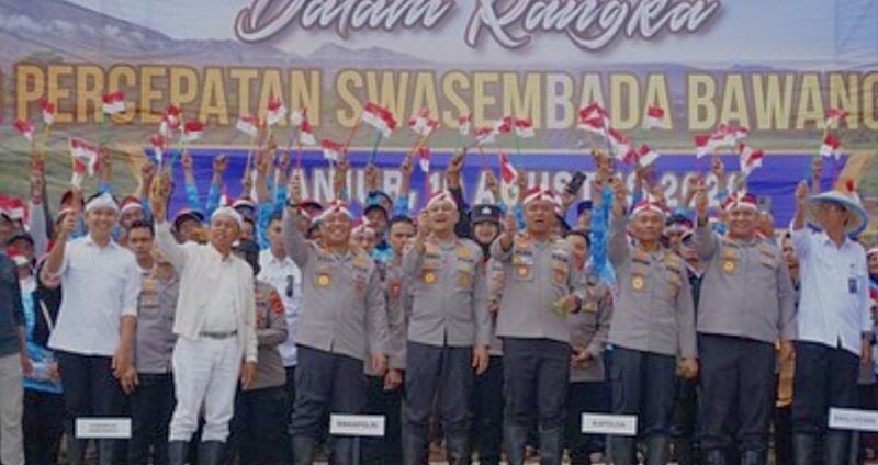 Dukung ketahanan pangan, Polri melakukan penanaman bawang putih secara serentak di 14 daerah di Jawa Barat.