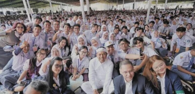 Pemerintah Provinsi Jawa Barat akan terus melakukan upaya restrukturisasi organisasi perangkat pemerintah atau menurunkan jumlah lembaga pemerintah, jumlah badan, jumlah dinas, dan jumlah biro. 