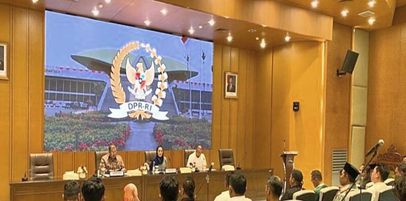 Komisi lll DPR menerima aspirasi dari Forum Komunikasi Rakyat Pati di Gedung DPR RI, Senayan, Jakarta. 