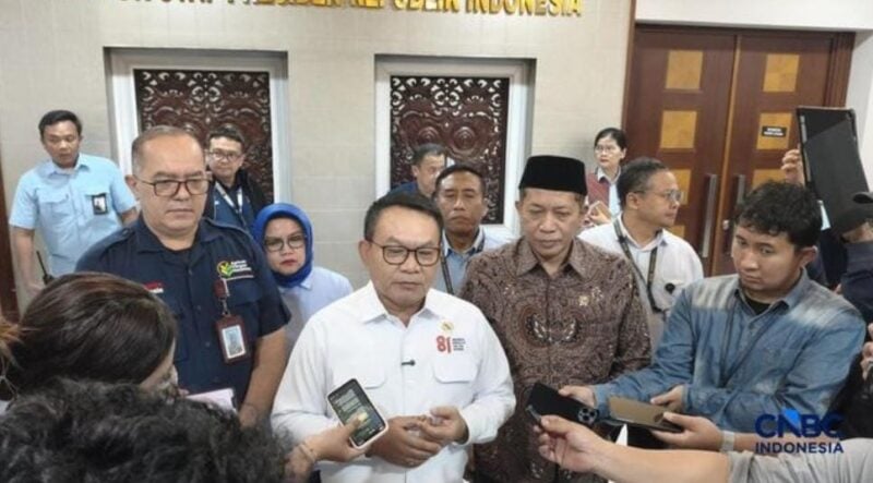 Kepala Staf Kepresidenan Jenderal TNI (Purn.) Dudung Abdurachman menyampaikan Perpres Nomor 82 Tahun 2026 tentang Tata Kelola Penyelenggaraan Koperasi Desa/Kelurahan Merah Putih (KDKMP) telah ditandatangani Presiden. 