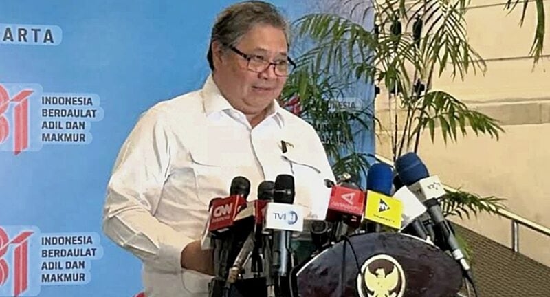 Presiden Prabowo Subianto meminta agar seluruh masyarakat Indonesia memiliki rekening bank sebagai bagian dari upaya memperluas inklusi keuangan nasional.
