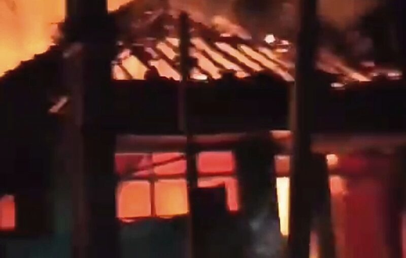 Kebakaran melanda permukiman warga di Kampung Cikadu RT 15/RW 06, Desa Tanjungsiang, Kecamatan Tanjungsiang, Kabupaten Subang. 
