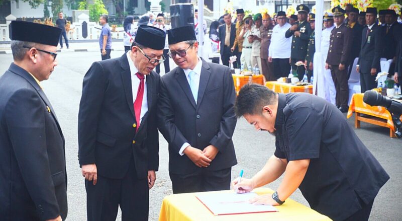Pelantikan dan pengambilan sumpah janji jabatan Pimpinan Tinggi Pratama Sekda Kabupaten Subang dilakukan oleh Bupati Subang Reynaldy Putra Andita Budi Raemi, S.IP., didampingi Wakil Bupati H. Agus Masykur Rosyadi, S.Si., M.M., di Halaman Kantor Bupati Subang,
