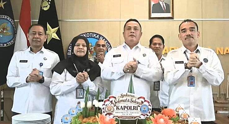 Kepala BNNP Jawa Barat Brigjen Pol. Sulistyo Pudjo Hartono beserta jajarannya.
Poto. Dok Moh.Asep.