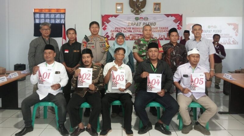 Momen Poto bersamamu, Forkopincam Cisalak, Panitia Pilkades beserta calon Kepala desa Gardusayang. 
