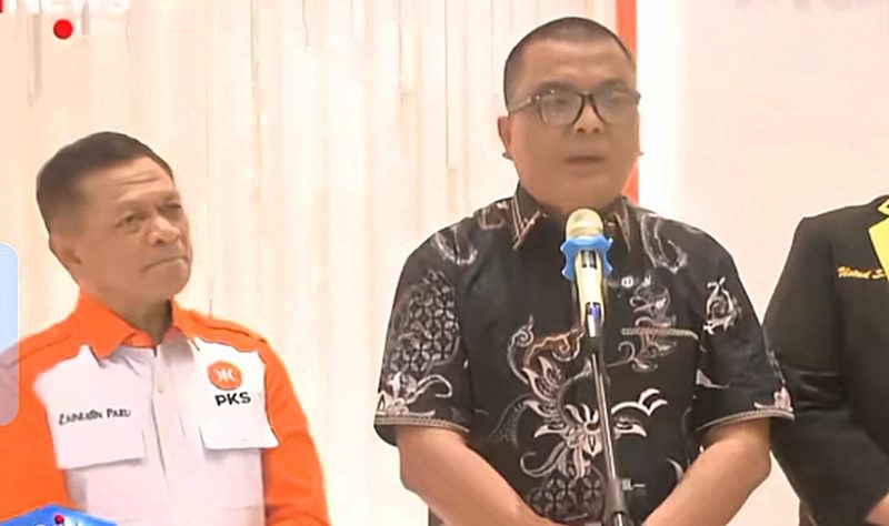 Mantan Wakil Menteri Hukum dan HAM, Denny Indrayana, bersama tim kuasa hukumnya menyatakan mencabut gugatan terkait surat keterangan (suket) penyetaraan pendidikan Wapres Gibran. 
