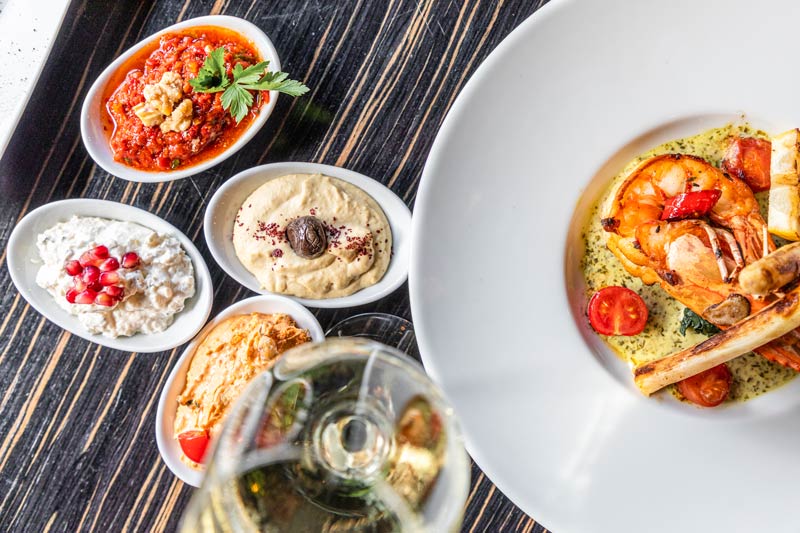Kulinarik Vorspeisen Finest Lezzet Düsseldorf – Mediterrane Spezialitäten mit Fleisch, Fisch, vegetarischen Gerichten, Salaten, Nachtisch und Brunch