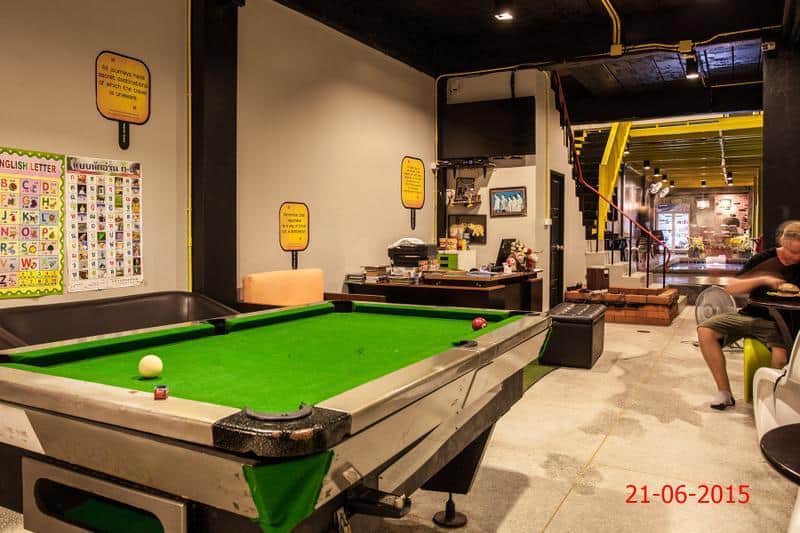 Pool table, Your Hostel, Krabi, Thalland