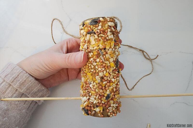 paper roll bird feeder