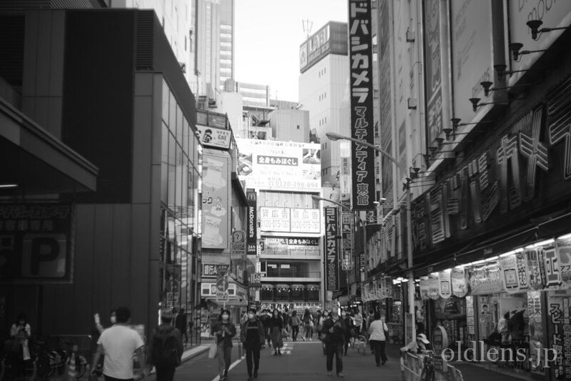 Leitz summar 5cm f2 ライカ ズマール 50mm f2 作例画像 エモい写真 街並み風景 新宿 ヨドバシカメラ