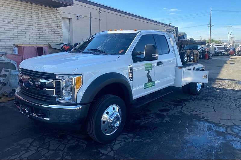 Freeway Towing & Storage wheel-lift tow truck providing 24-hour towing in Phoenix AZ