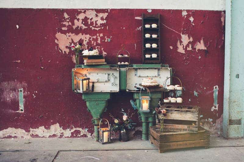 INDUSTRIAL BOHEMIAN STYLED SHOOT IN AN ABANDONED WAREHOUSE (10)