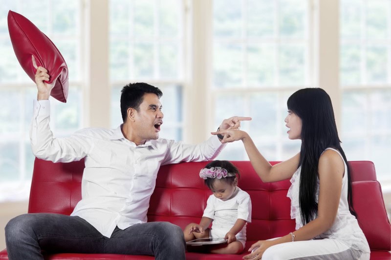 Asian couple fight