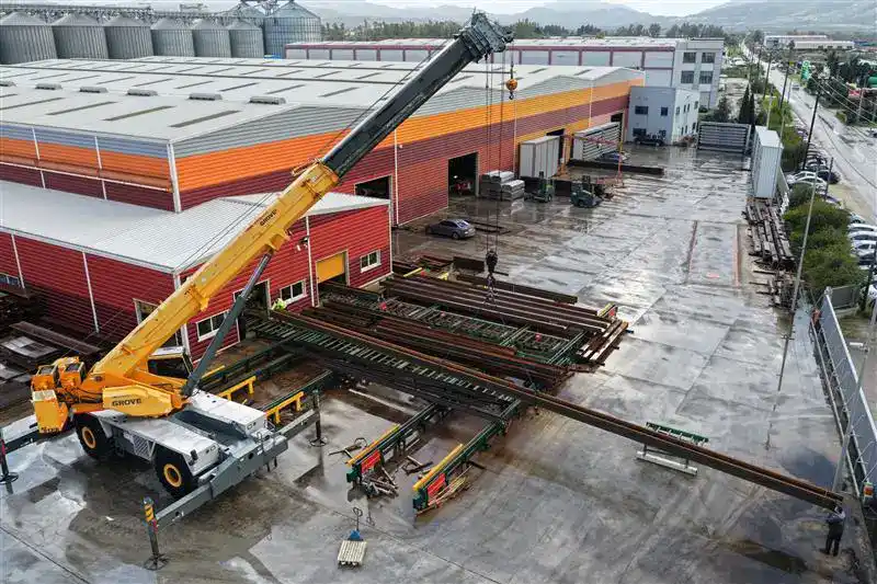 Multi-level steel building framework