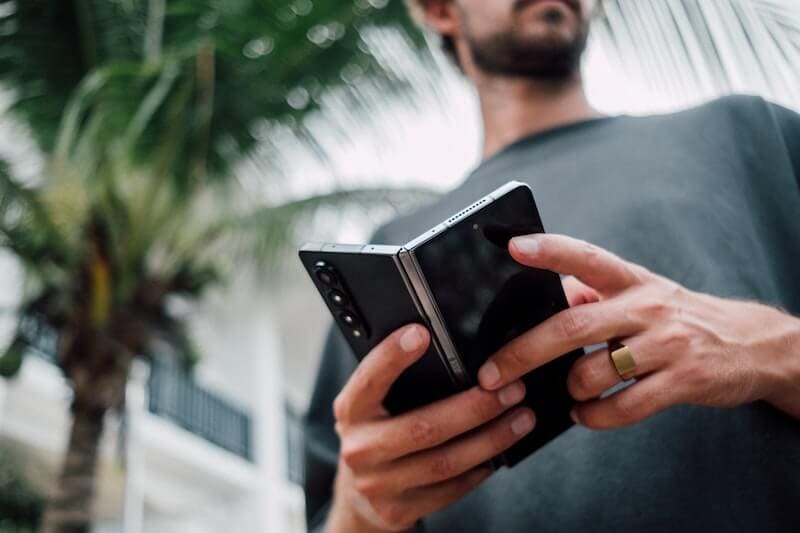 How-to-Fix-Samsung-Galaxy-Z-Flip-4-Z-Fold-4-Wont-Connect-to-WiFi-Network-or-Slow-Internet-Connection-Problem