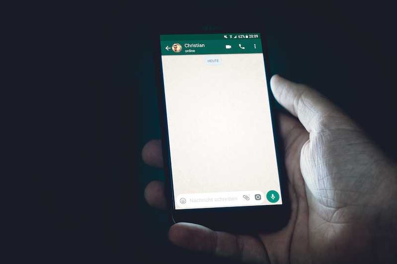 What-Causes-the-Typing-Status-Not-Showing-in-WhatsApp
