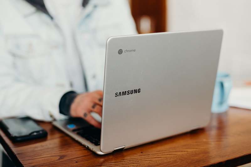 Why-Do-Some-Apps-Crash-on-Chromebook-While-Others-Run-Fine