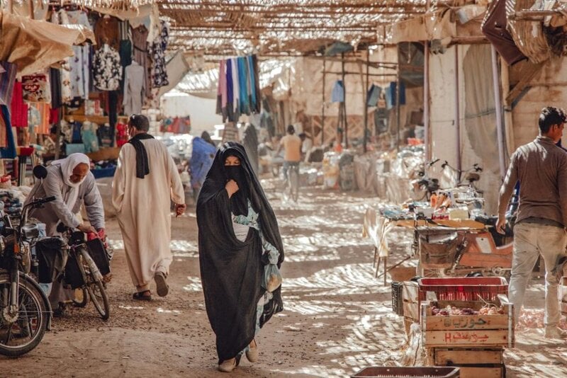 women in rissani Market
