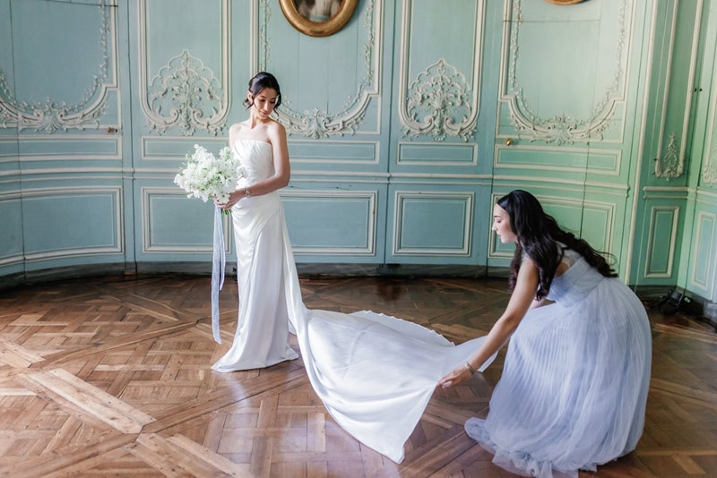 How to travel with a wedding dress?