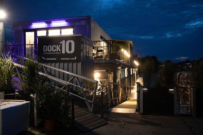 Dock 10 Eventlocation bei Nacht