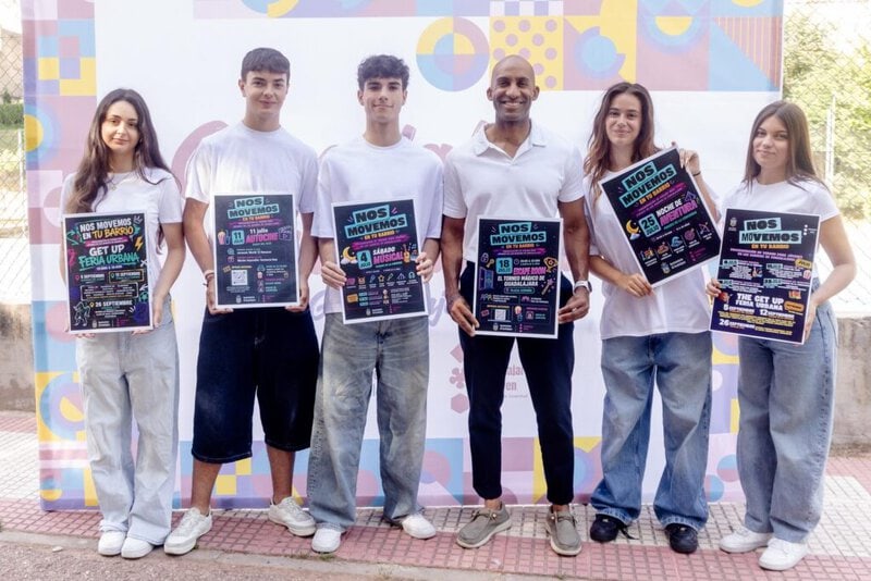 Jovenes disfrutando de actividades culturales y deportivas en Guadalajara