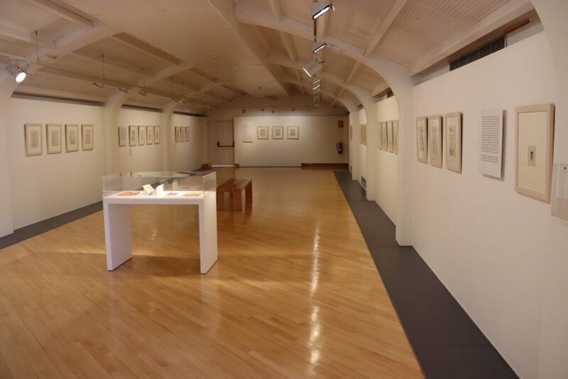 Interior sala exposicion obras oscar dominguez alcala henares