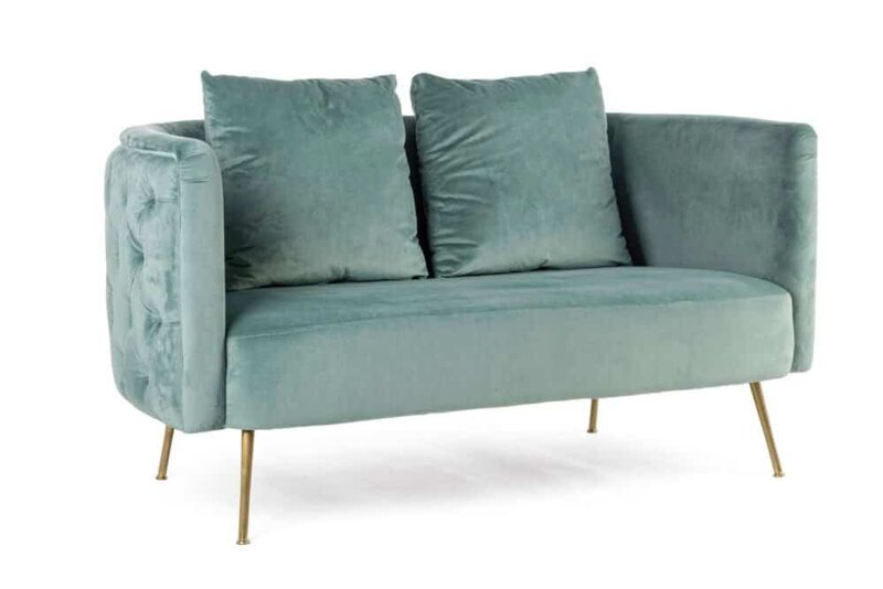 Divano velluto verde acqua, arredo moderno e elegante con cuscini coordinati per salotti di classe.