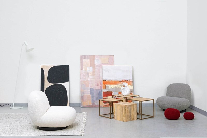 Poltrone e quadri moderni per arredi di design, complementi d'arredo artigianali e stile contemporaneo.