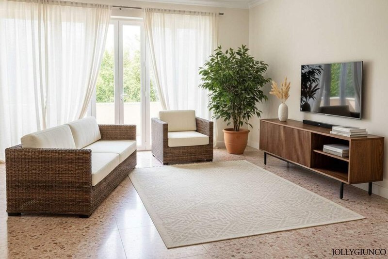 Mobile porta TV in stile moderno con finitura in legno e spazio per dispositivi elettronici.
