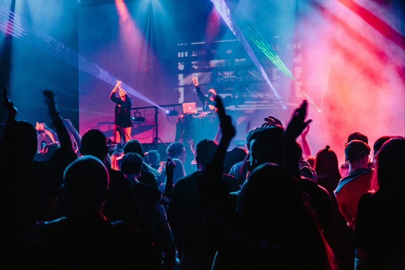 Egal ob elektronische Beats, poppige Girls-Night oder nostalgische Sounds – der Tanz in den Mai 2025 in Münster bietet das passende Event.