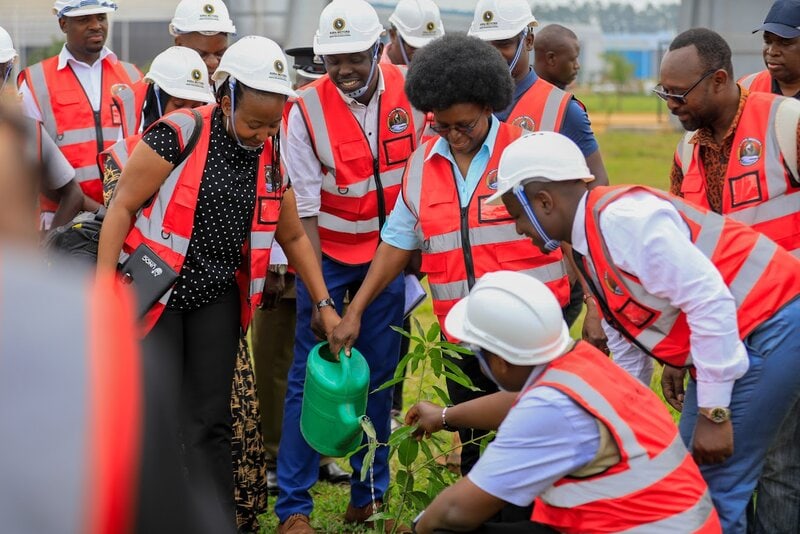 Hon.-Dr.-Monica-Musenero-Minister-of-Science-Technology-and-Innovation-is-joined-by-members-of-the-press-to-plant-a-fruit-tree-at-the-Kiira-Vehicle-Plant-in-Jinja