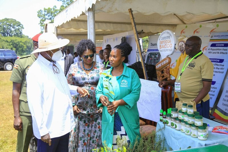 The Youth should Embrace Government's Poverty Alleviation Programs -Museveni G1OfefXXgAA-TJx