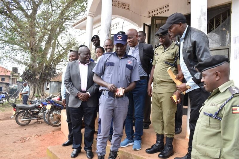 IGP Byakagaba Awards Cash To two Private Guards Who Refused A Bribe To Facilitate Theft Of Cattle In Kazo District guard